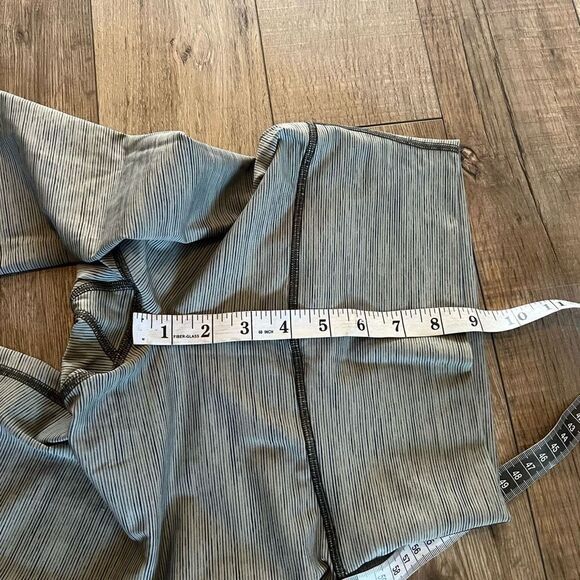 Lululemon women’s leggings size 4 - Picture 5 of 9